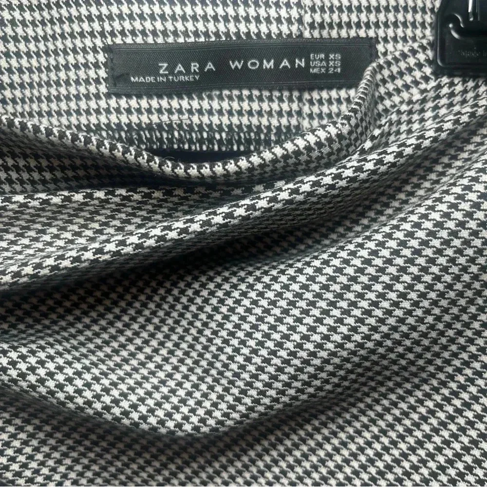Zara Mini Skirt black and white size XS
